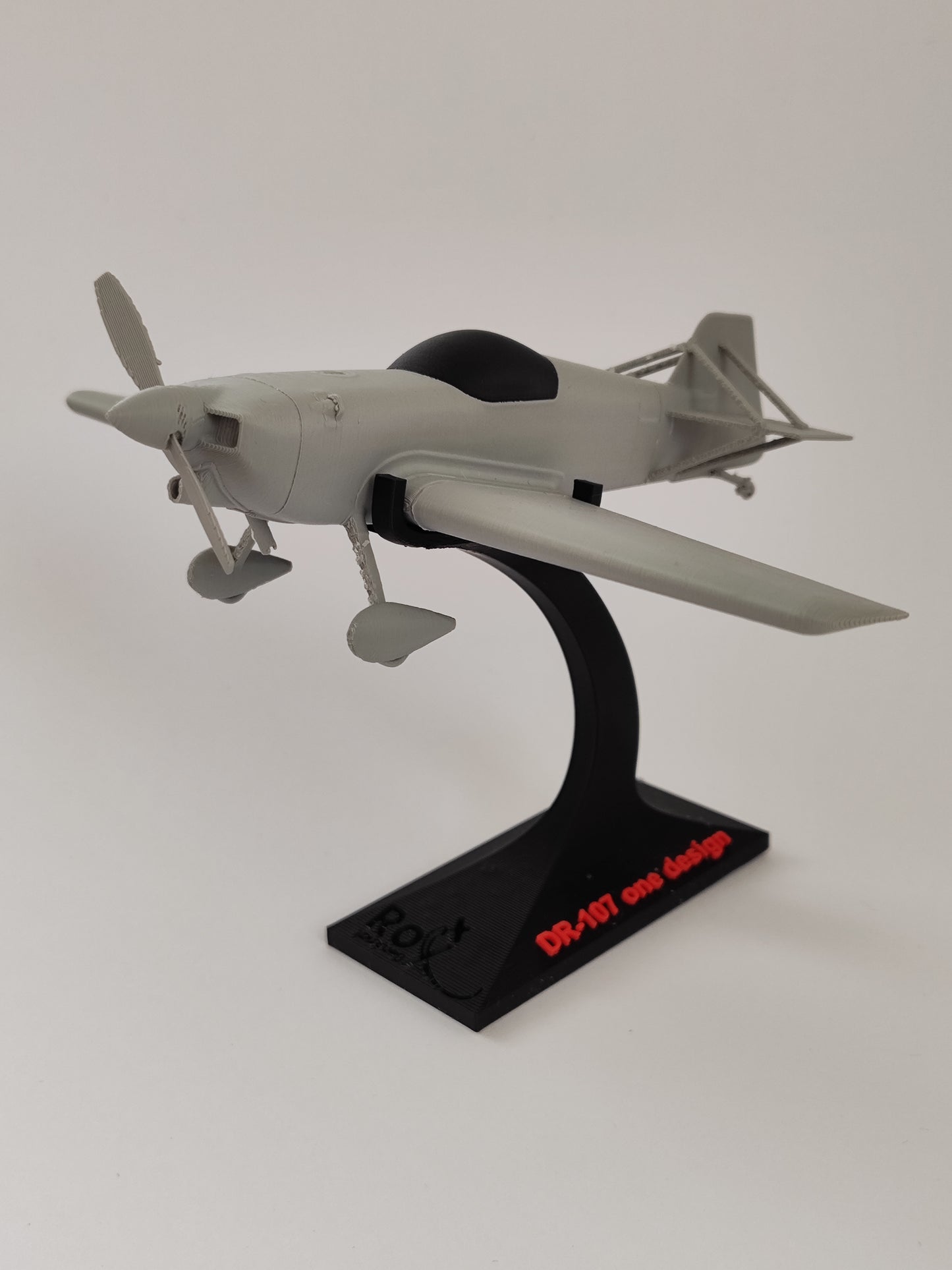 Assembled DR-107 miniature model – gray PLA edition by AeroRoy