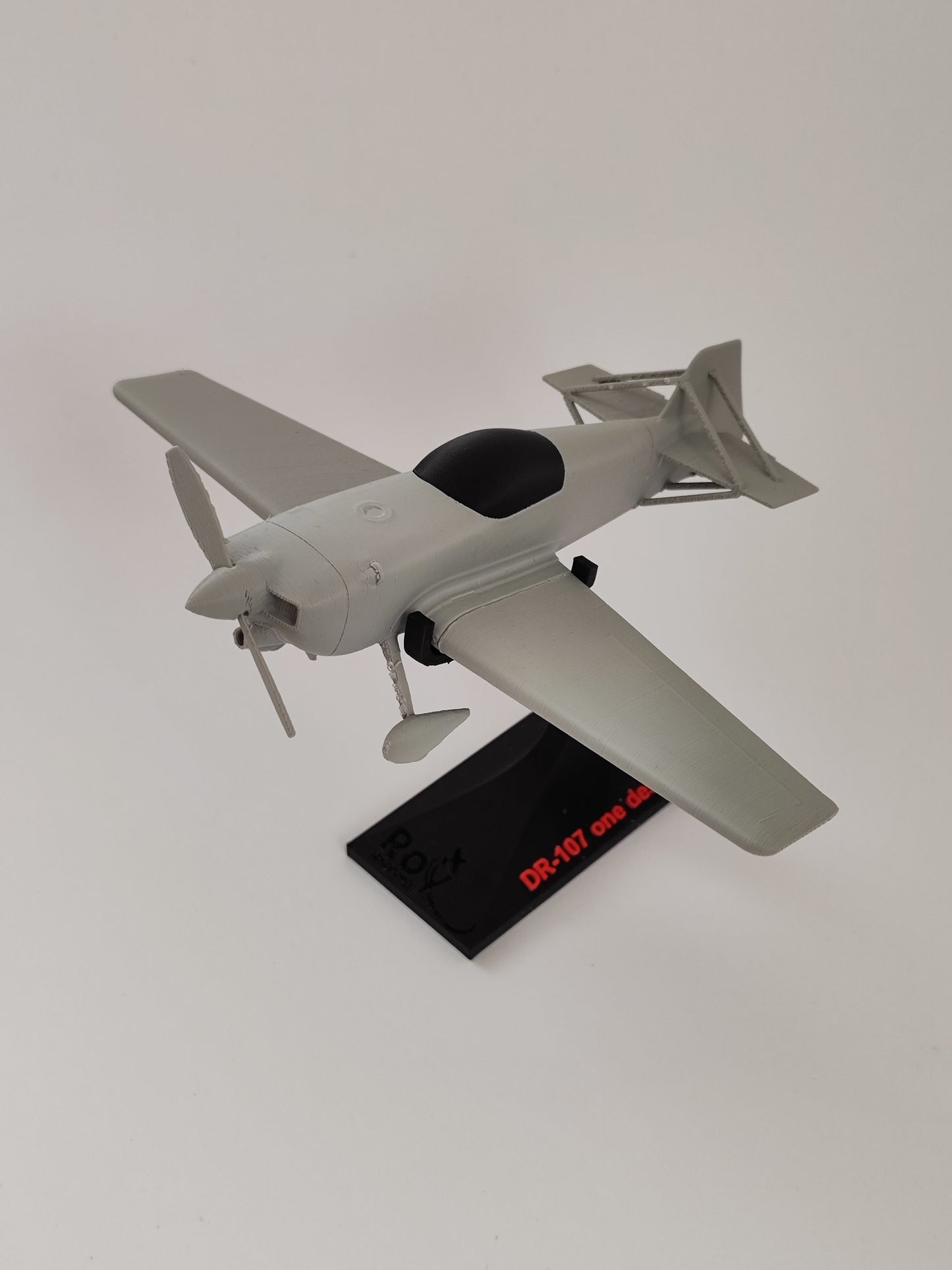 Assembled DR-107 miniature model – gray PLA edition by AeroRoy
