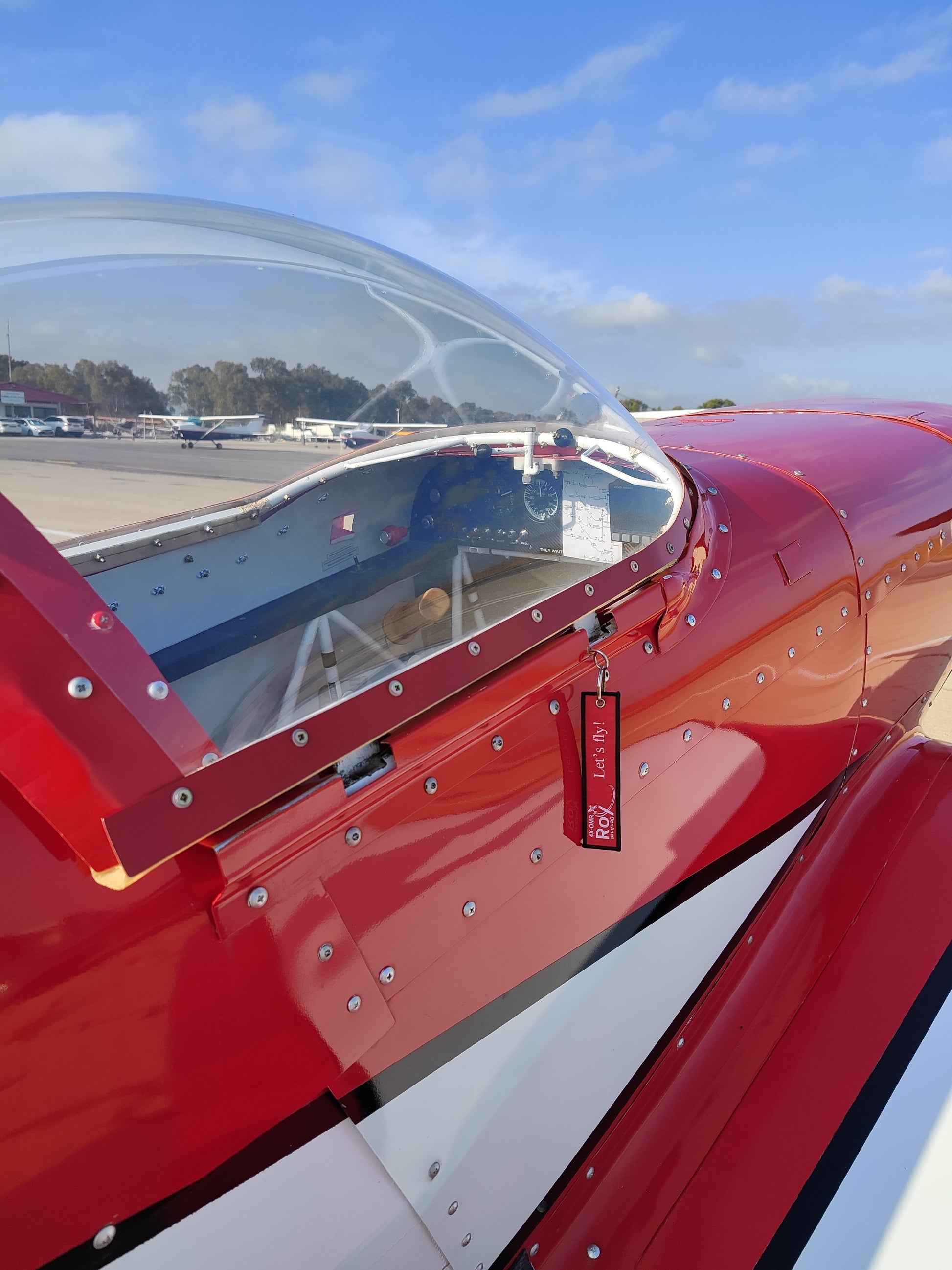 ‘Remove Before Flight’ keychain photographed on DR-107 aircraft – AeroRoy personal build